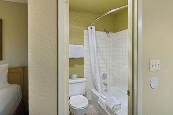 Room, 2 Queen Beds, Accessible, Non Smoking