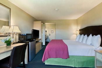 Standard Room, 1 King Bed, Non Smoking