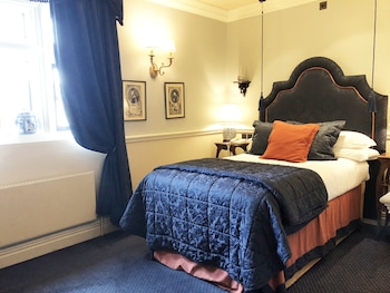 Basic Double Room (small, cosy, 3/4 bed)