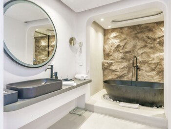 Two Bedroom Suite with Sea View & Pool