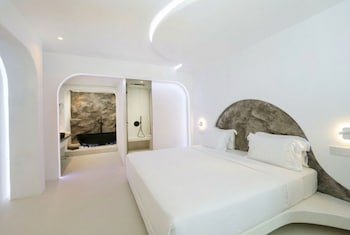 Two Bedroom Suite with Sea View & Pool