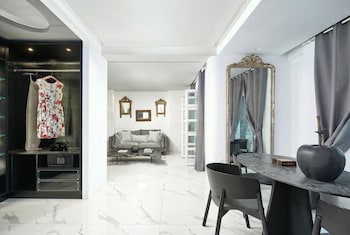 Two-Bedroom Suite Plunge Pool & Sea View