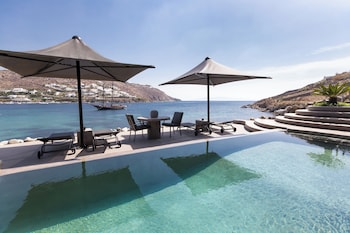 Villa Hideaway with Infinity Private Pool (2 Bedrooms)
