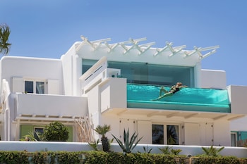 Signature Suite 130 Sea View with Private Glass Pool