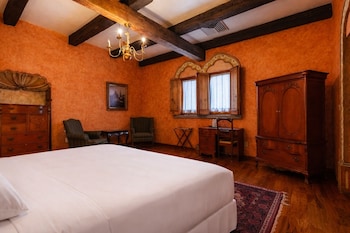 Royal Room, 1 King Bed