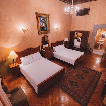 Royal Studio Suite, 2 Queen Beds