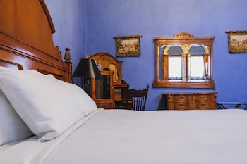 Royal Room, 1 King Bed