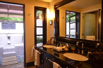 Two Bedrooms Oceanview Infinity Pool Villa