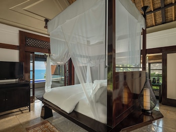 Two Bedrooms Rainforest Oceanfront Villa