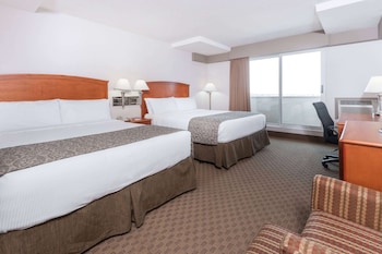 Deluxe Room, 2 Queen Beds, Non Smoking, Balcony