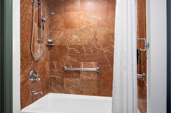 Studio, 1 King Bed, Bathtub (Mobility)