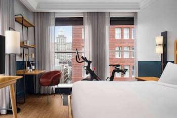 Studio, 1 King Bed, City View