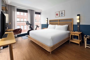 Studio, 1 King Bed, City View