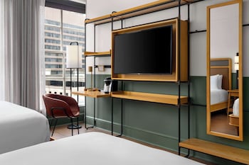 Studio, 1 King Bed, Bathtub (Mobility)