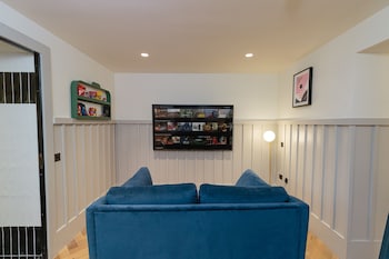 Classic Suite, 1 King Bed with Sofa bed, River View
