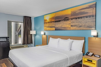 Standard Room, 1 King Bed, Smoking