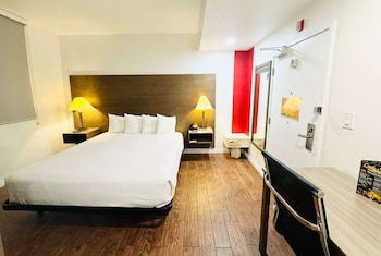 Room, 1 King Bed, Accessible, Non Smoking (Hearing Impaired Accessible)