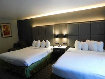 Deluxe Room, 2 Queen Beds, Non Smoking, Fireplace