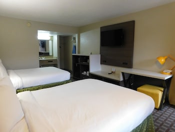 Standard Room, 2 Queen Beds, Non Smoking