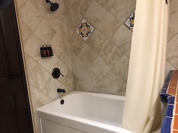 Deluxe Room, 1 King Bed