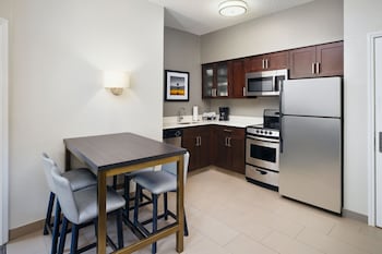 Suite, 2 Bedrooms (Mobility Accessible, Tub)