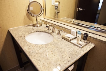 Standard Room, 1 Queen Bed, Accessible (Mobility, Roll-In Shower)
