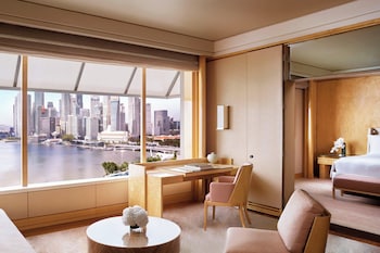 Deluxe Suite, 1 King Bed, Bay View (Bay View)