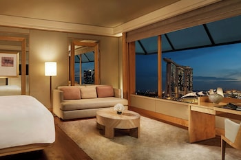 Club Deluxe Room, 1 King Bed, Non Smoking, Bay View, High Floor (Club Deluxe Marina)