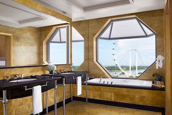 Club Premier Suite, 1 King Bed, Non Smoking, Bay View