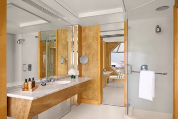 Club Deluxe Room, 2 Twin Beds, Non Smoking, City View, High Floor (Club Deluxe Kallang)