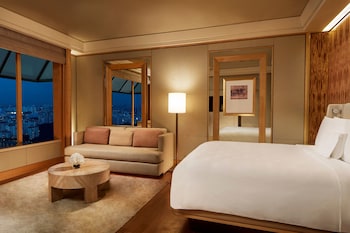 Club Deluxe Room, 1 King Bed, Non Smoking, City View, High Floor (Club Deluxe Kallang)