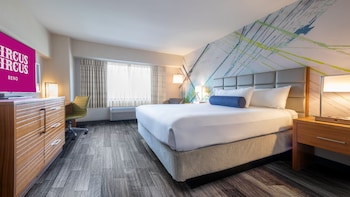Sky Tower Deluxe Room 1 King Non-Smoking Petstay