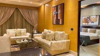 Executive Suite, 1 King Bed, City View