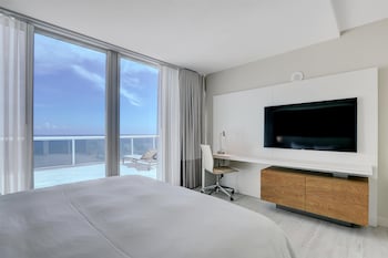 Suite, 1 King Bed, Ocean View