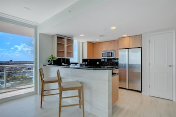 Suite, 1 King Bed, Ocean View