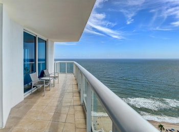 Suite, 1 King Bed, Oceanfront (Beach House)