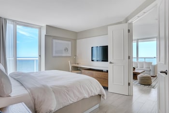 Suite, 1 King Bed, Oceanfront (Beach House)