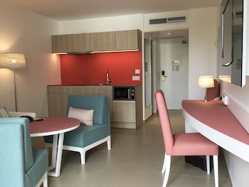 Junior Suite, 1 King Bed with Sofa bed