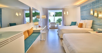 Classic Room, 2 Double Beds, Terrace