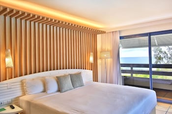 Junior Suite, 1 King Bed, Ocean View (Superior)
