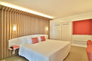 Junior Suite, 1 King Bed with Sofa bed