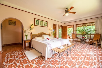 Superior Room, Jetted Tub