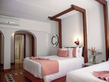 Room (Dog Friendly)