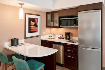 Studio Suite, 1 King Bed, City View