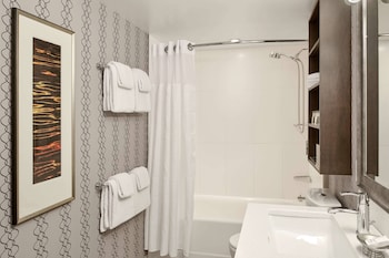 Studio Suite, 1 King Bed, City View