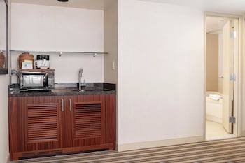 Hoku Studio Double Queen Suite