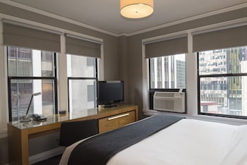 Standard Room, 1 Queen Bed (Modern Queen)
