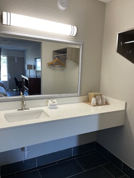Deluxe Room, 2 Queen Beds, Non Smoking