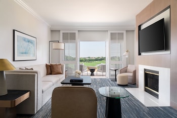 Double Room, 1 King Bed, Balcony, Golf View (Mobility Accessible, Roll-in Shower)