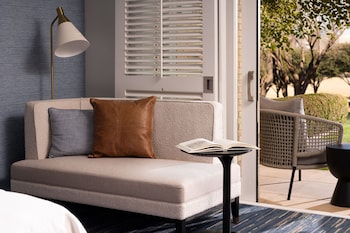 Villa, 2 Queen Beds, Golf View (Mobility/Hearing Access, Roll-in Shwr)